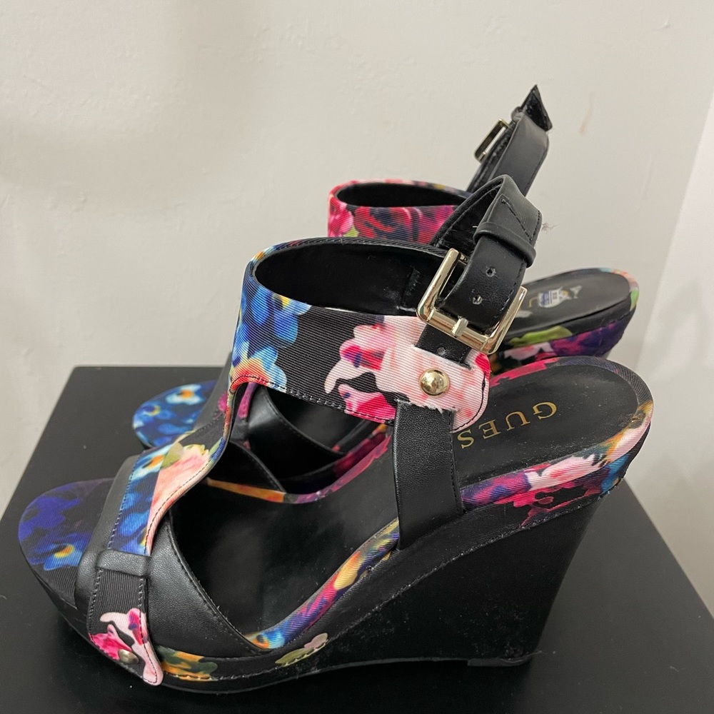 Guess Wedge Floral Sandal size 8